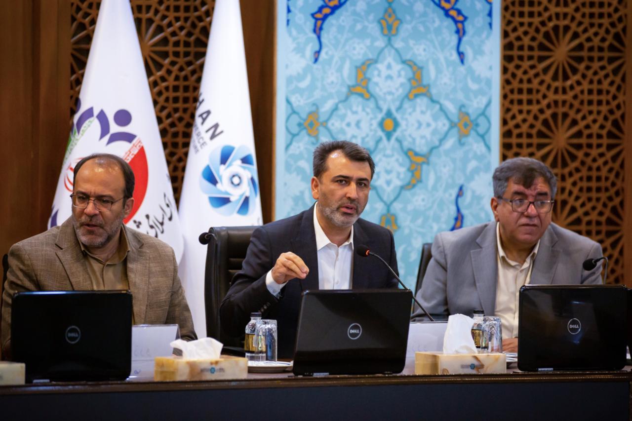 نشست نخبگان و مقامات اصفهان برای بررسی بحران زاینده‌رود و مطالبه ورود دستگاه قضا