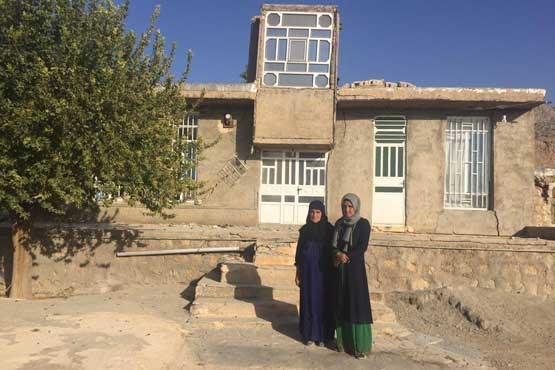 اینجا قبرها، یک تل خاکند