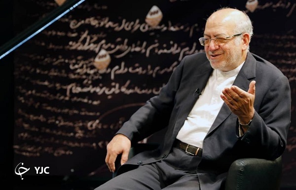وقتی یک‌باره می‌گوییم ارز ۴۲۰۰ تومان، اشتباه است/ اگر دخترم گرفتار شده، خودم را مسئول می‌دانم