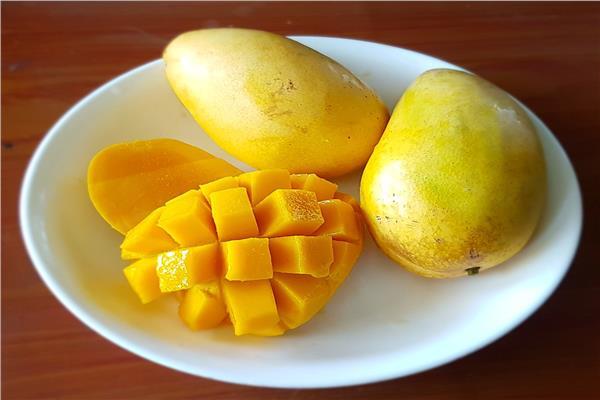 فواید شگفت انگیز انبه برای جلوگیری از چین و چروک صورت پس از یائسگی