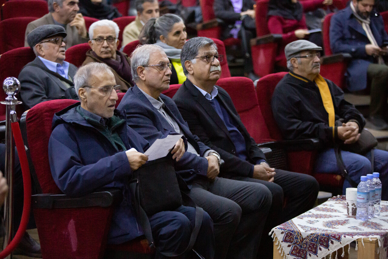 مهم‌ترین آرزوی معتمدنژاد شکل‌گیری چیزی به اسم علم ارتباط، خانواده ارتباطات و منظومه ارتباطات بود تا بتواند به حل و فصل مسائل ایران کمک کند