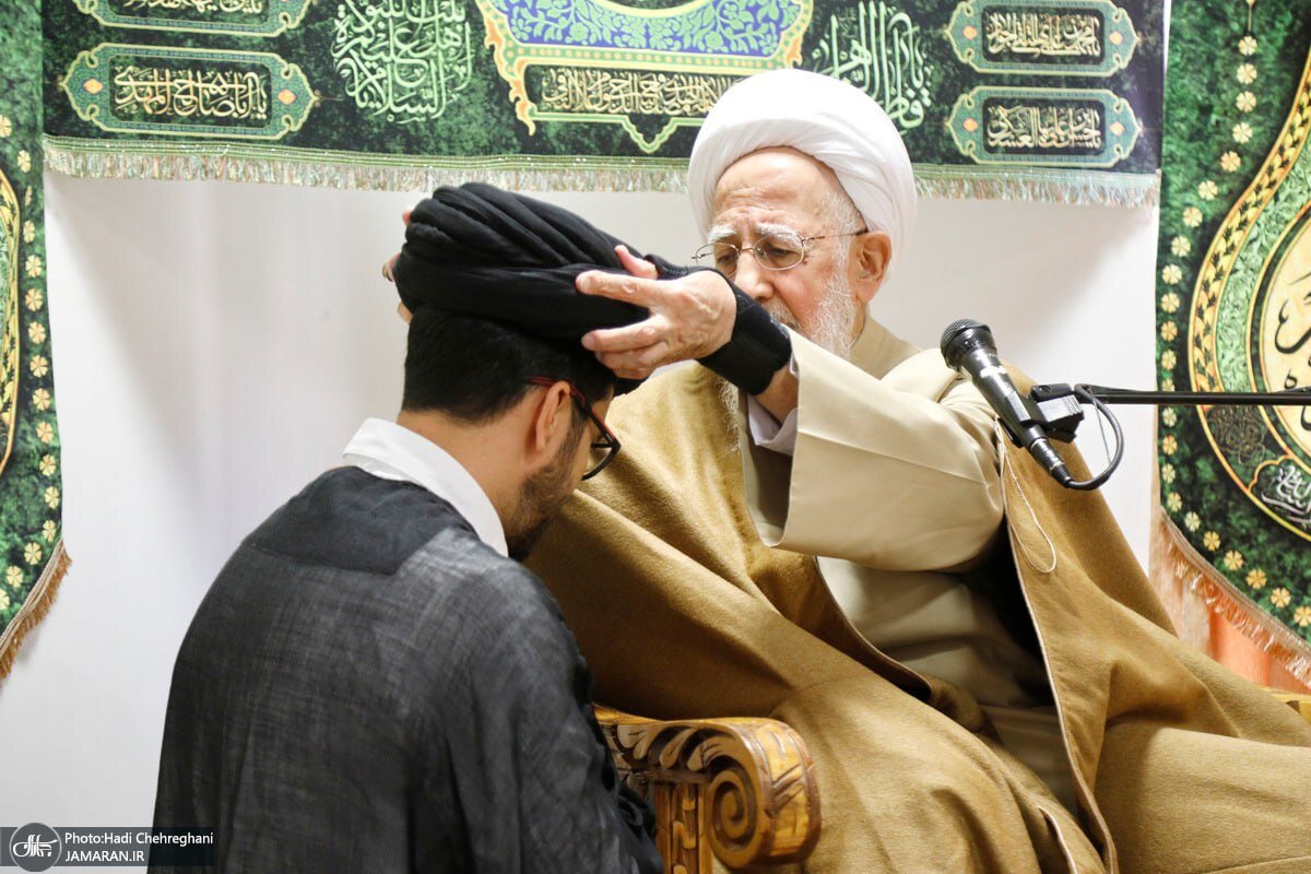 تصاویر عمامه گذاری طلاب توسط آیات عظام جوادی آملی، مکارم شیرازی و نوری همدانی