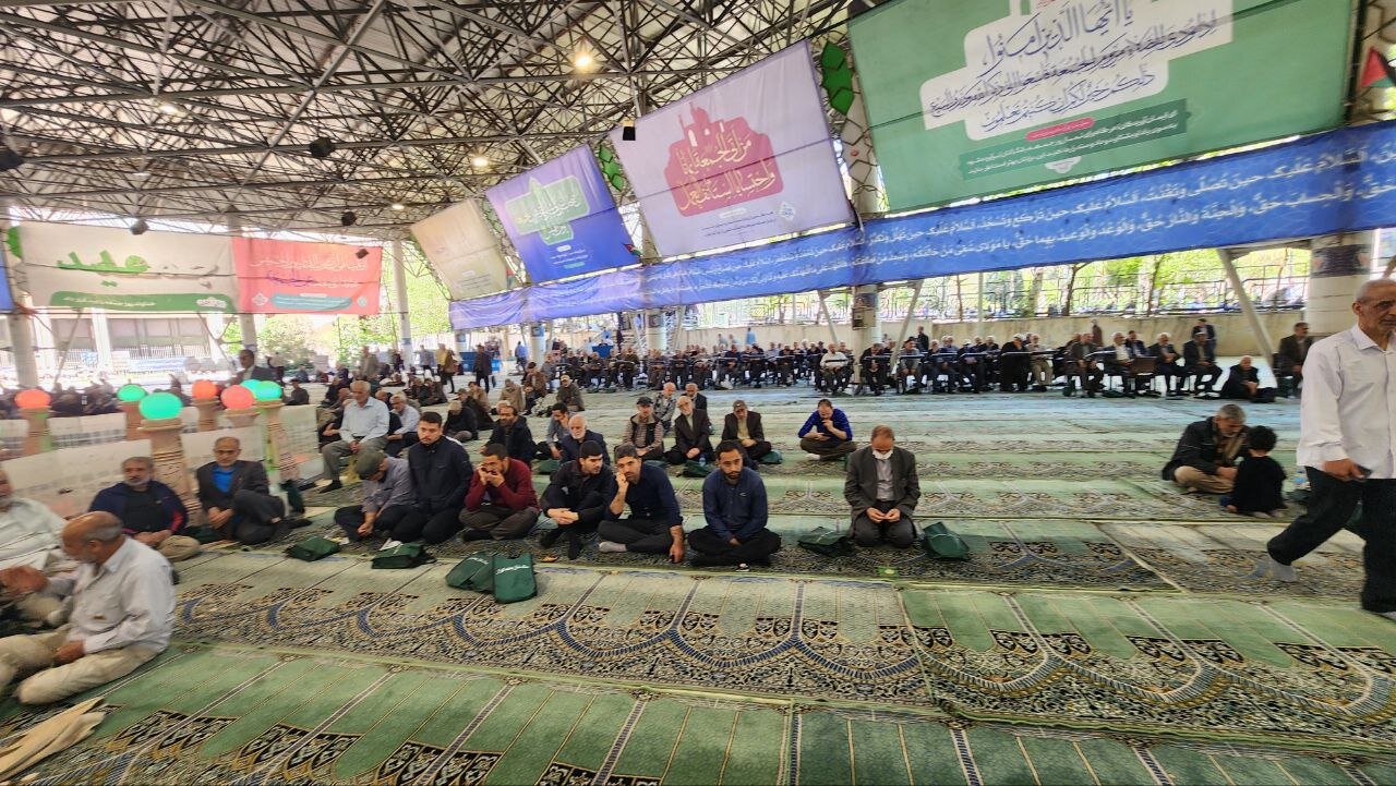 عکس هایی از میزان حضور مردم پای خطبه های نماز جمعه کاظم صدیقی