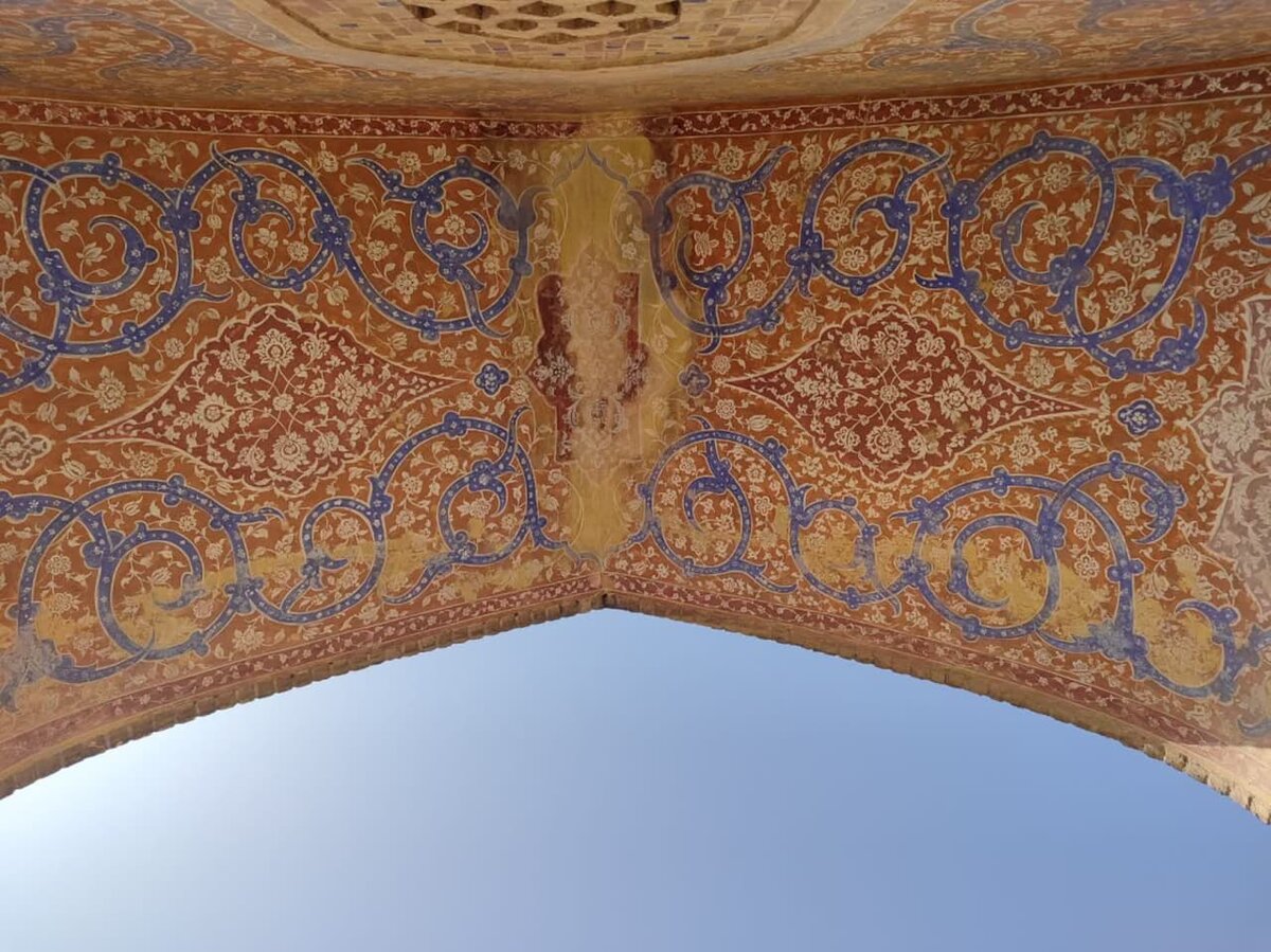 آسمان و بنا