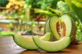 چرا ملون بخوریم؟ خاصیت ملون برای گرمازدگی، کم‌آبی و تقویت بدن