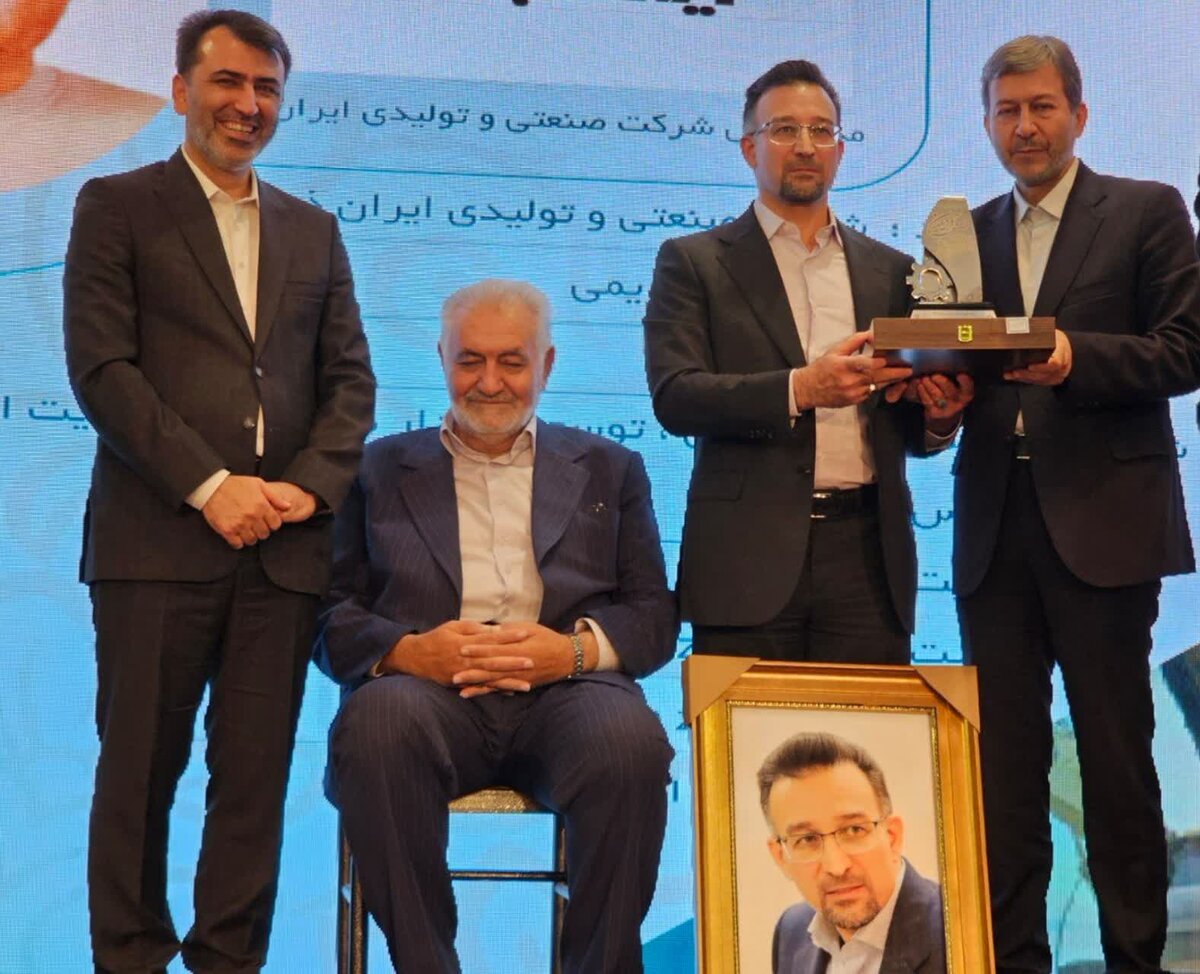 فولادسنگ مبارکه اصفهان، واحد نمونه معدنی استان اصفهان شد؛ الگویی برای توسعه پایدار صنعت و معدن کشور