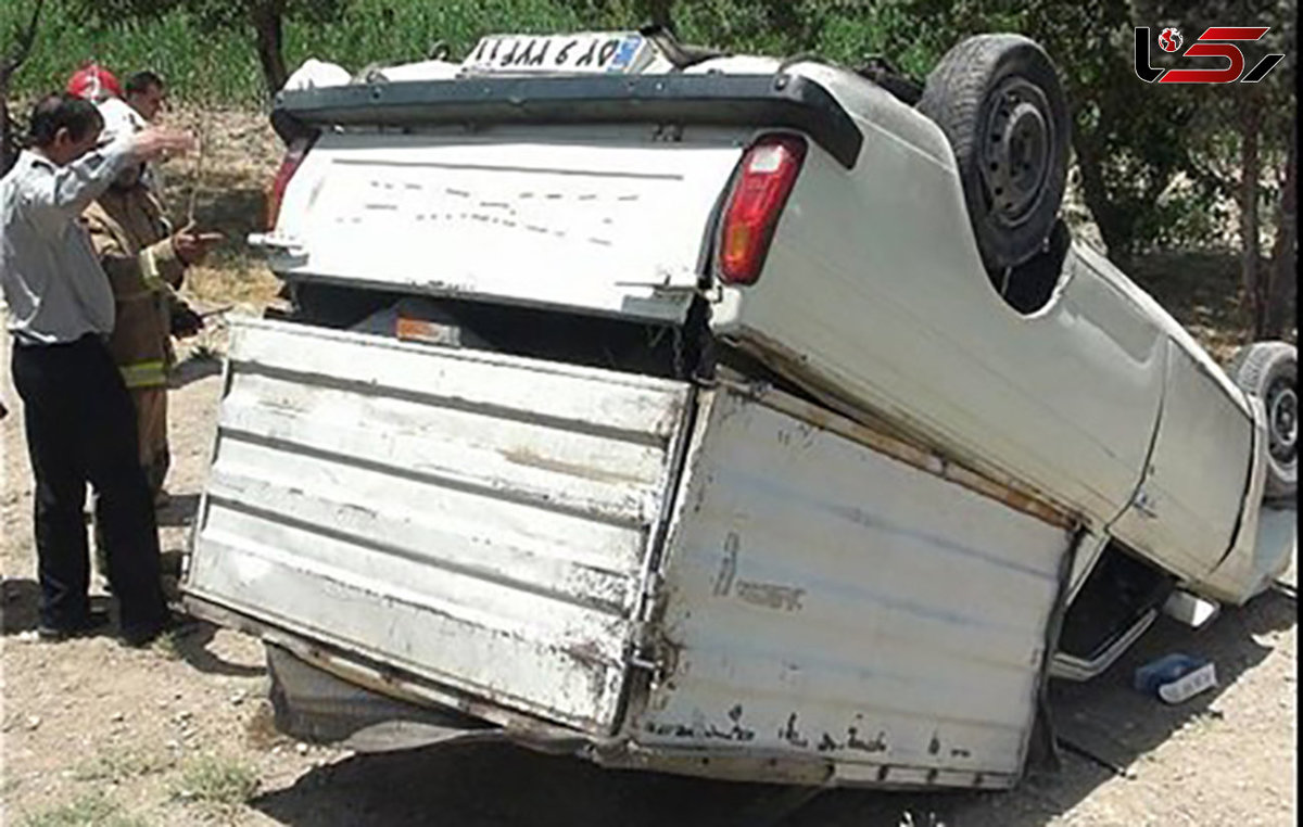 مصدومیت 4 زن در پی واژگونی وانت پیکان