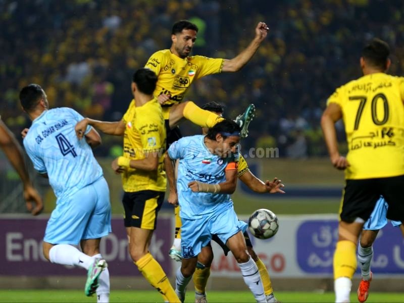 پرواز سپاهان به فینال با اوج گیری هادی محمدی