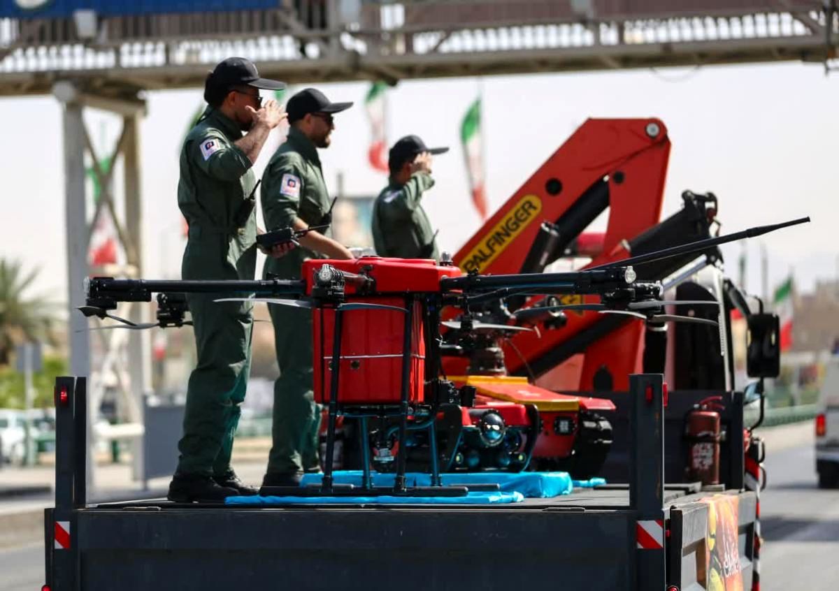 ۷۸۷ نفر در اصفهان نجات یافتند؛ نخستین ربات پرنده آتش‌نشان هم رونمایی شد