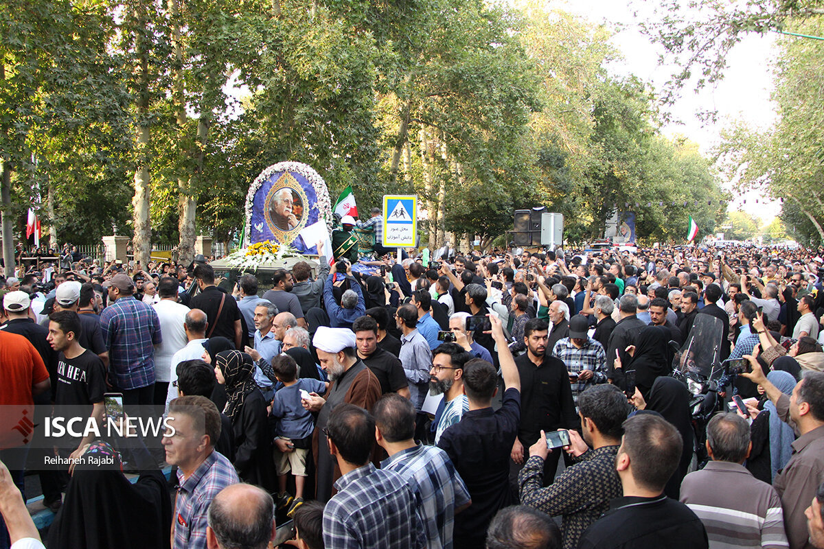 ازدحام و بی‌نظمی در وداع با نگارگر جاودانه ایران