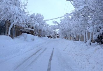 بحران برف در بام ایران؛ انسداد راه‌ ۱۱۰ روستا و گردنه کلوسه؛ آماده‌باش ۳۵۰ تیم امدادی در جاده‌های لغزنده