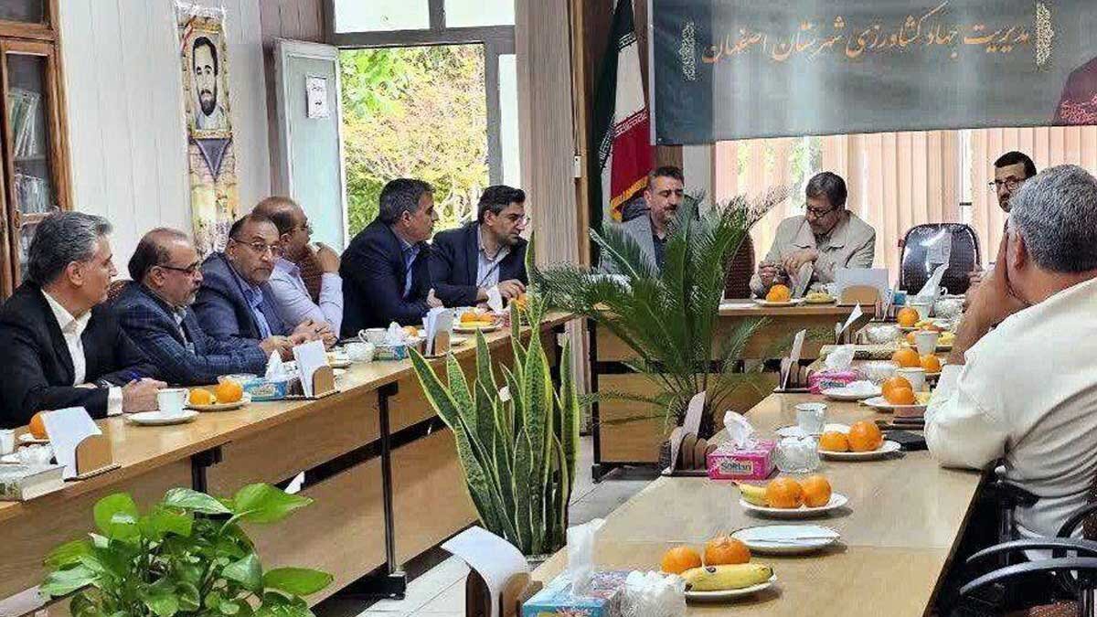 دستور ویژه استاندار برای رفع فوری موانع تولید و زیرساخت‌های گلخانه‌ای