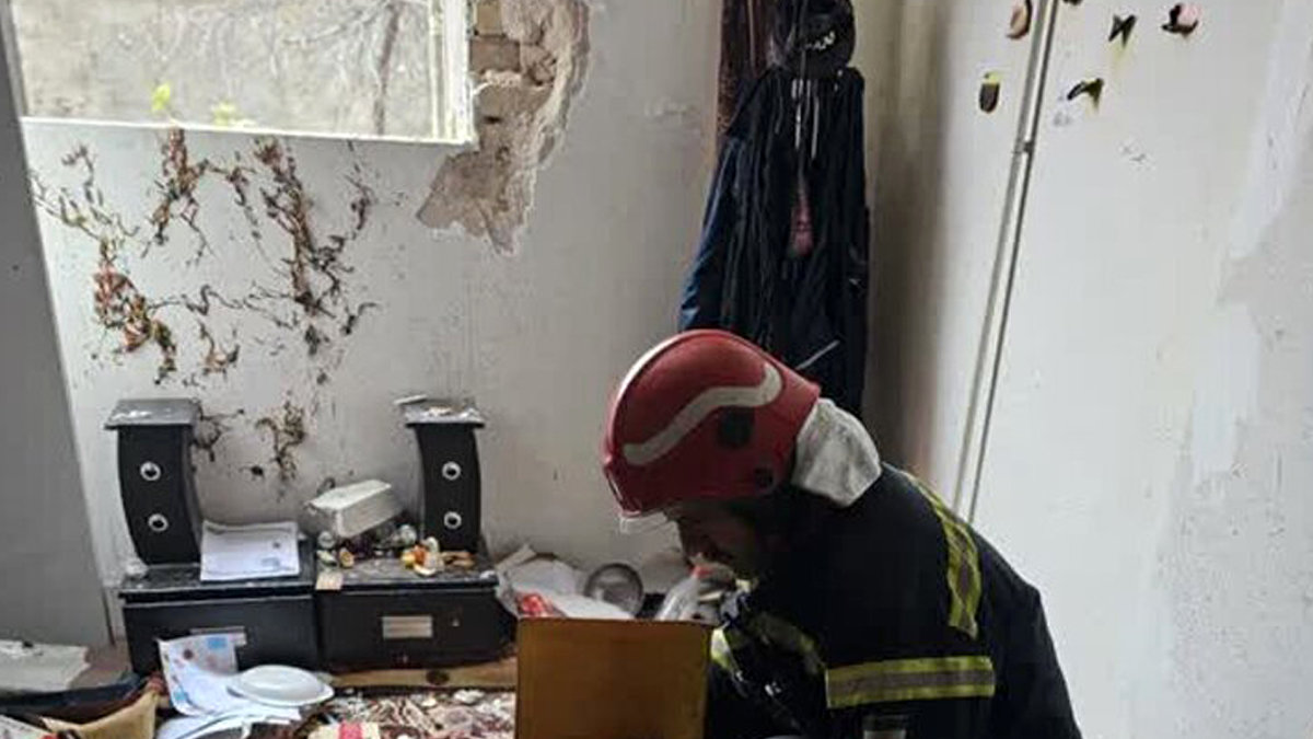 انفجار مهیب گاز در یک منزل مسکونی در نجف‌آباد؛ اعزام فوری اورژانس و انتقال ۲ مصدوم به بیمارستان