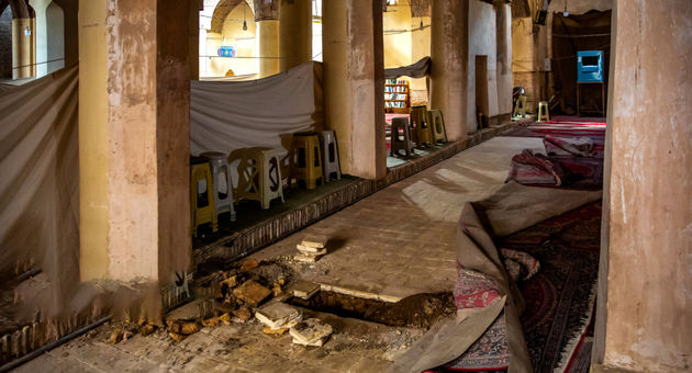 رسوخ رطوبت بی‌مسئولیتی در جان مسجد جامع اصفهان