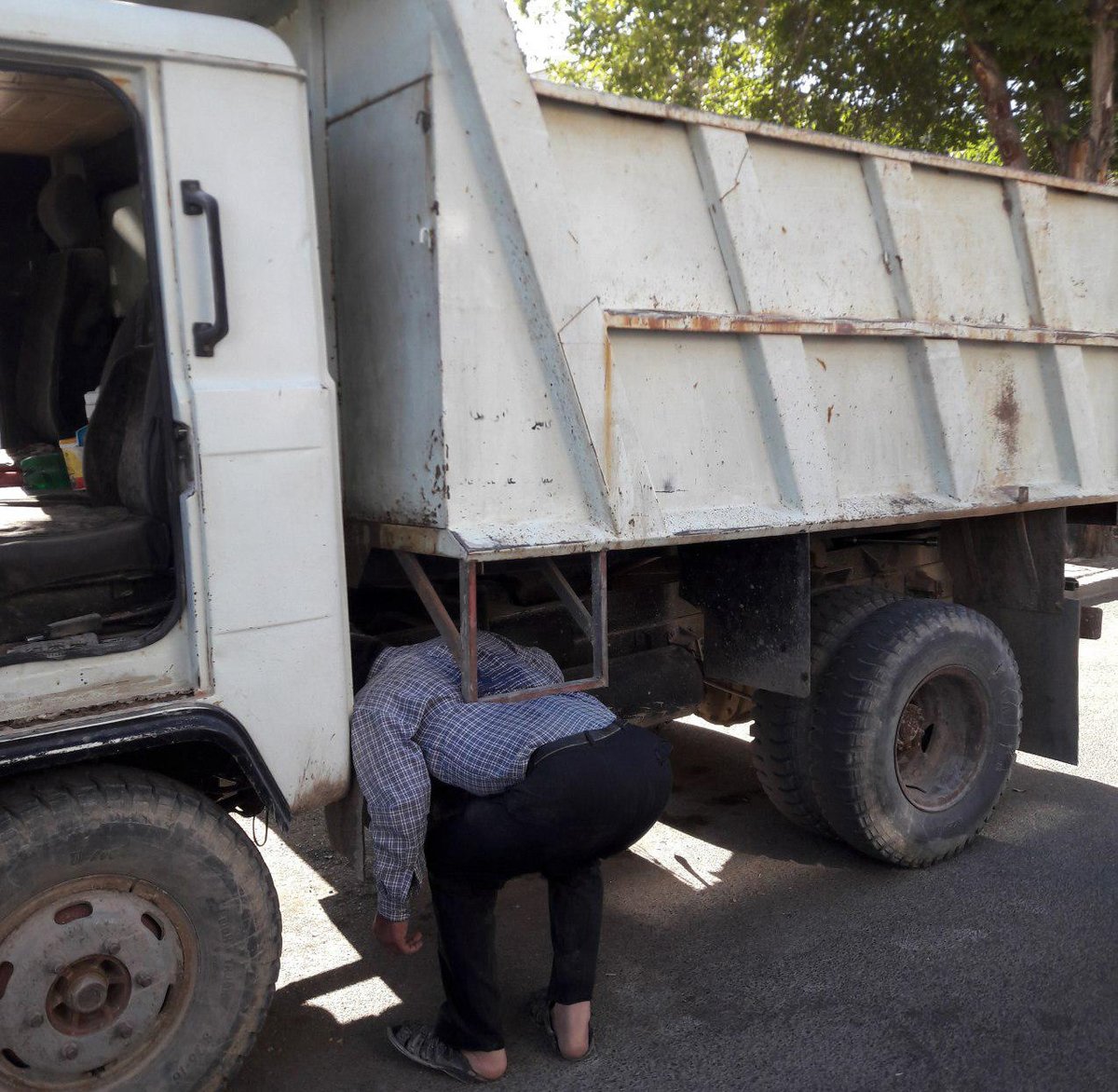 مرگ راننده کامیونت به علت بی‌احتیاطی +تصویر