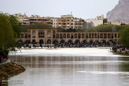 زاینده رود برای رشد کامل غله شرق باید تا اواخر خرداد ماه باز باشد