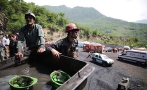 خروج جسد 7 معدنچی دیگر از معدن آزادشهر