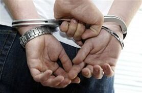 دستگیری 2 سارق داخل خودرو و کشف 400 میلیون ریال اموال سرقتی