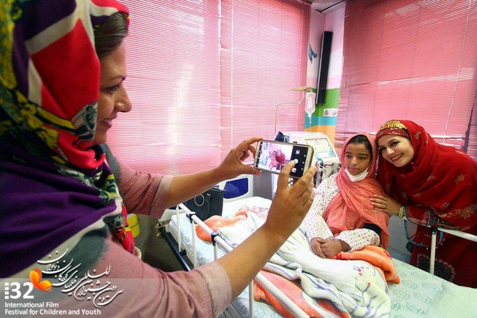 عیادت خاله شادونه از بیماران کوچک اصفهانی