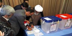 رییس حوزه علمیه اصفهان رأی خود را به صندوق انداخت