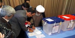 رییس حوزه علمیه اصفهان رأی خود را به صندوق انداخت