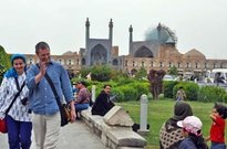 کسی باید رأی بیاورد که بتواند بین مردم و فرهنگ و کشور هارمونی برقرار کند