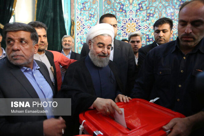 حسن روحانی رای خود را به صندوق انداخت
