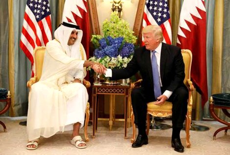 امیر قطر با دمپایی در حضور ترامپ