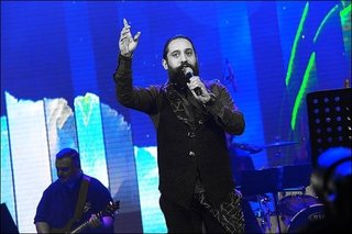 صدای روزبه نعمت اللهی را در تالار رودکی بشنوید