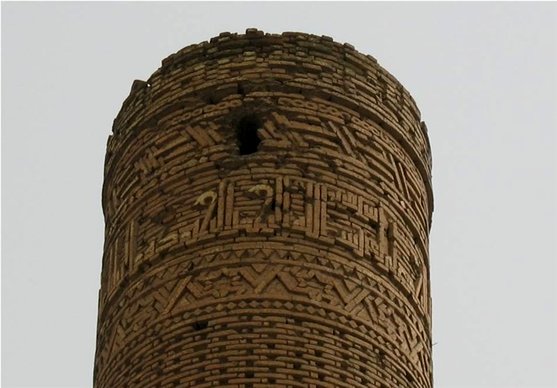 منار چهل دختران اصفهان سقوط نمی‌کند