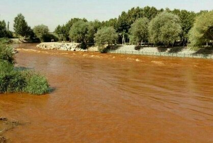 محیط زیست باید پاسخگوی قرمزشدن زاینده رود در مبارکه باشد