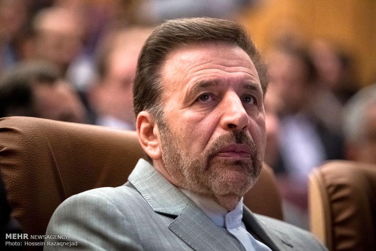 واعظی وزیری که پشت روحانی میماند