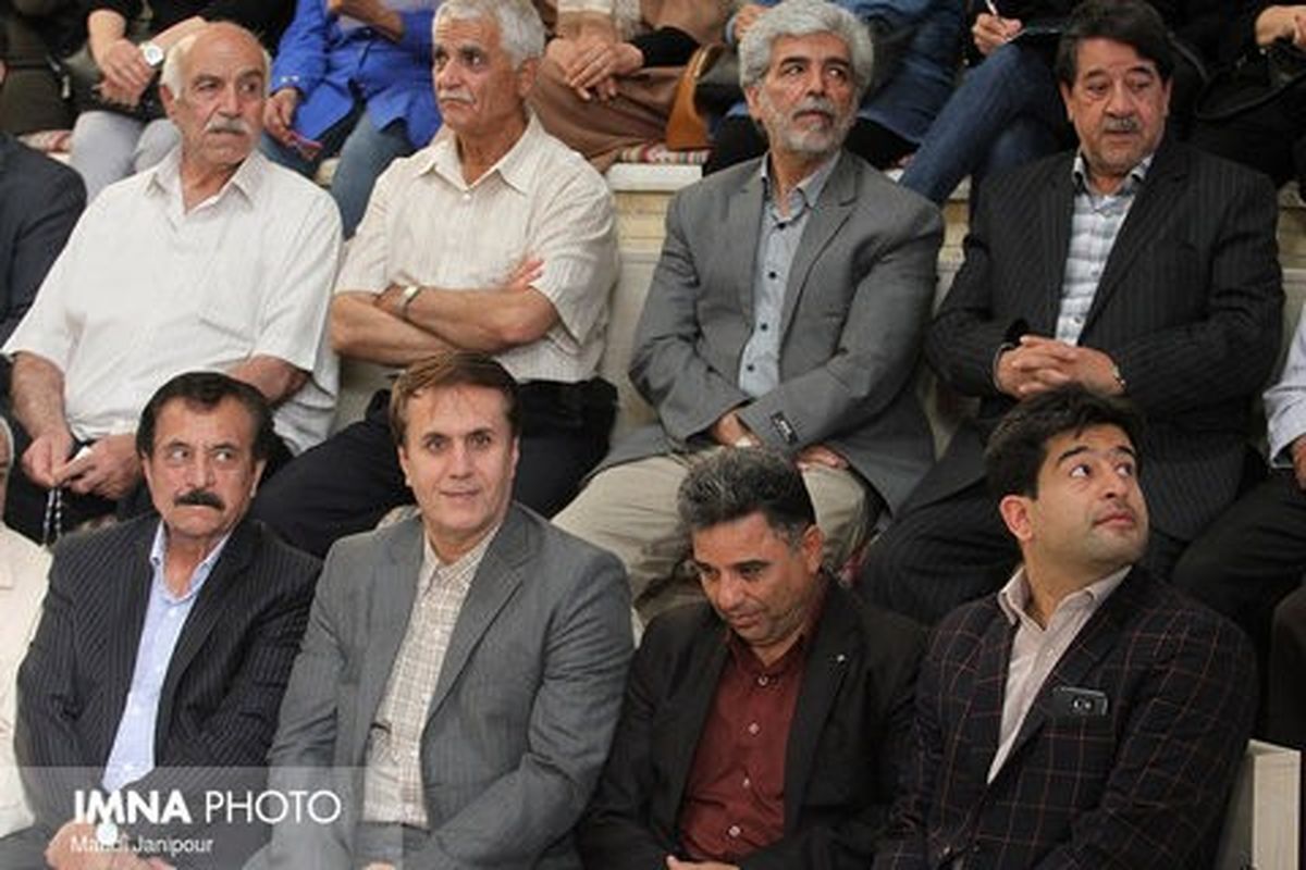 پیشکسوتان ورزشی در درجه اول پهلوان بودند و بعد قهرمان
