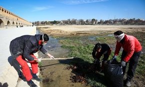 ماهیانه ۵۰ میلیون تومان برای نظافت رودخانه زاینده رود هزینه می شود