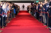 هنرمندان یا دسته جمعی یا با آژانس به فرش قرمز بیایند!