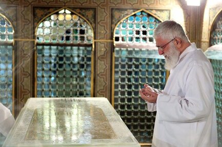 غبارروبی مضجع مطهر رضوی با حضور رهبر انقلاب