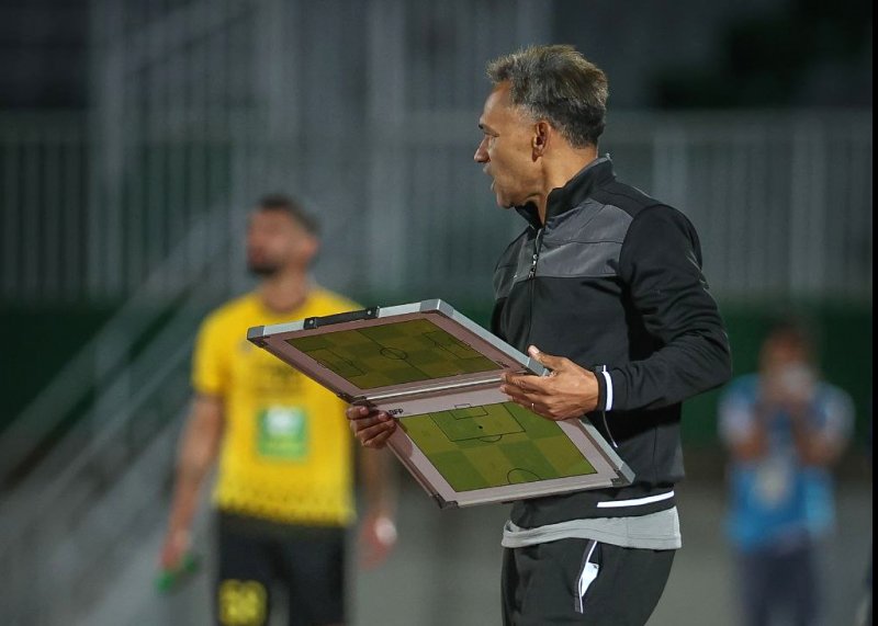 مورایس راه چاره ای برای سپاهان پیدا می کند؟