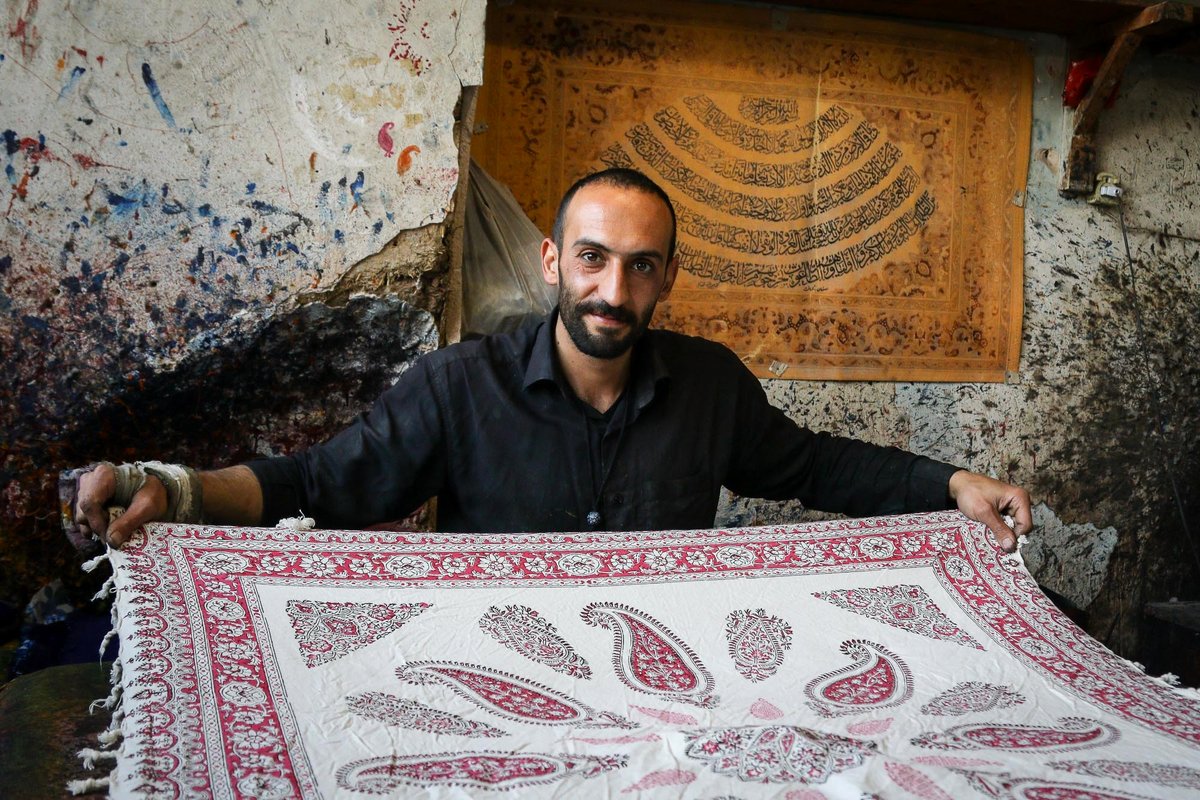 هادی قربانی؛ موفق در بازار جهانی هنر چیت سازی