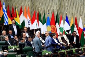 علیرضا افتخاری و داریوش ارجمند در مراسم تحلیف