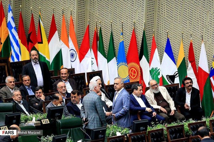 علیرضا افتخاری و داریوش ارجمند در مراسم تحلیف