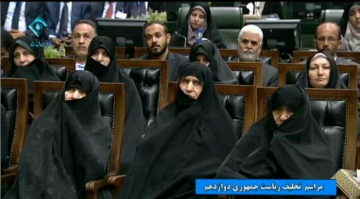 حضور دختر امام خمینی(ره) و عفت مرعشی در مراسم تحلیف حسن روحانی