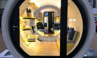 خانه‌ ای برای مجردها با لوله‌ سیمانی آب!