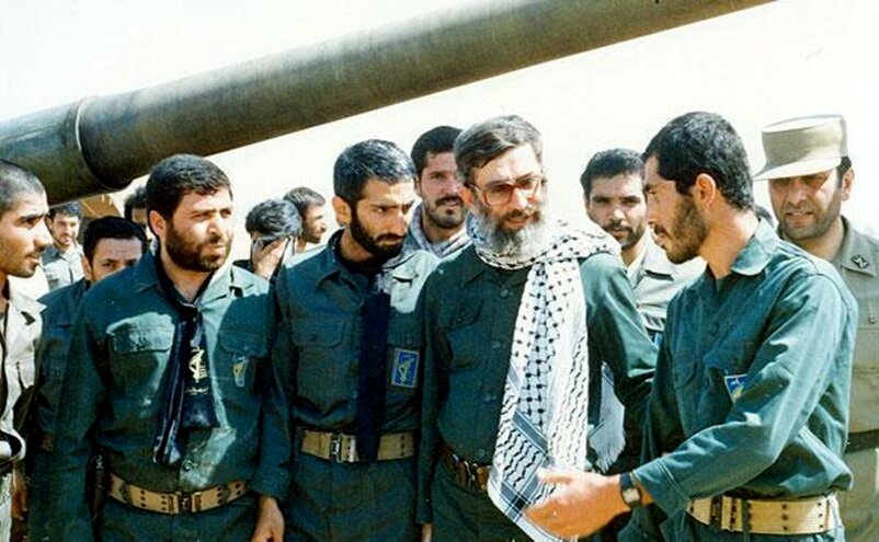 تصاویری از حضور رهبر انقلاب در جبهه‌