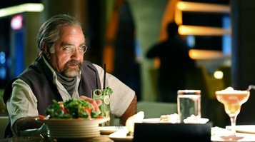 پرویز پرستویی با گریمی متفاوت