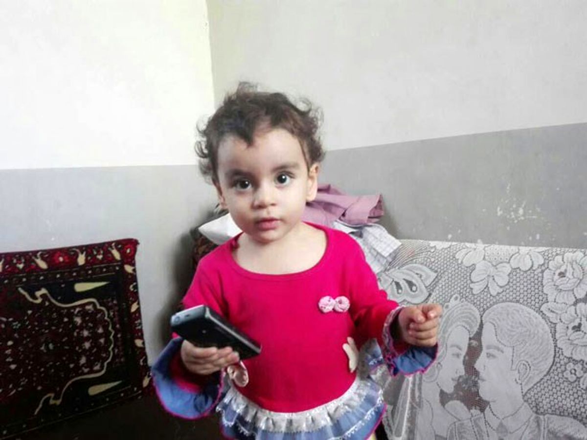 کودکی که مادرش سرش را برید