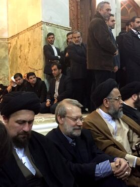 هم‌نشینی علی لاریجانی و سیدحسن خمینی در مراسم چهلم آیت‌الله هاشمی