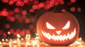 از کدوهای نارنجی تا نقاب‌های بی‌چهره 