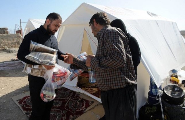 حضور قهرمانان کشتی در مناطق زلزله‌زده