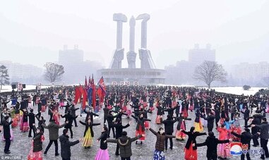 فستیوال رقص پیونگ‌یانگ به مناسبت صدمین زادروز مادربزرگ اون