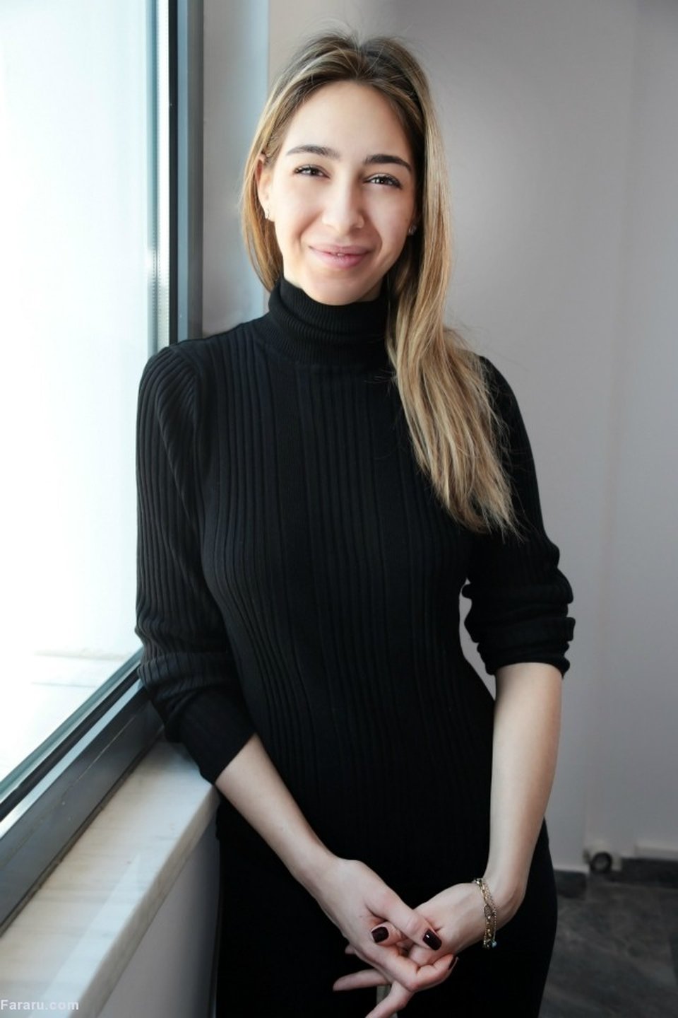 خواستگاری کریم انصاریفرد از دختر یونانی با زمرد گرانقیمت